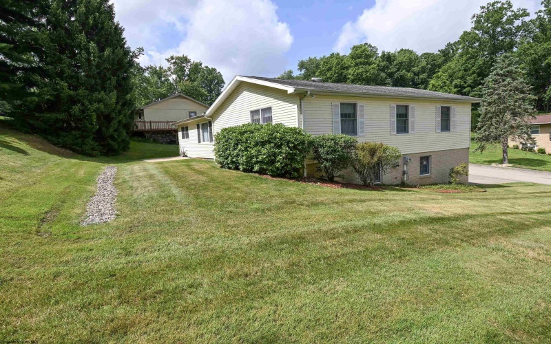 156 Scenery Drive, Morgantown, West Virginia 26505-2533, 4 Bedrooms Bedrooms, 7 Rooms Rooms,2 BathroomsBathrooms,Single Family Detached,For Sale,Scenery,0,10165662
