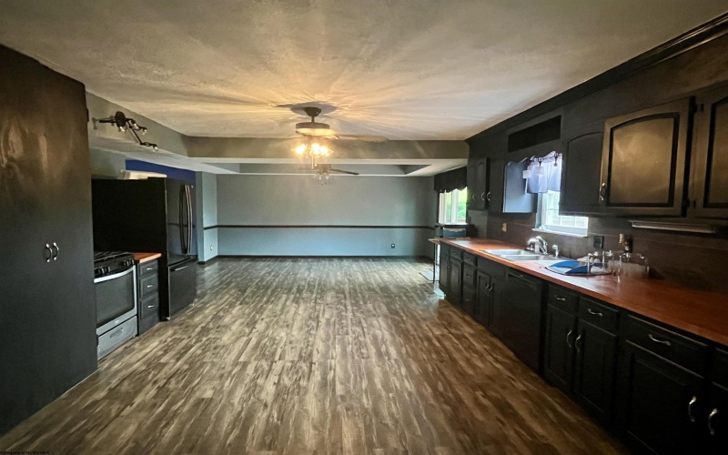 1825 Martha Avenue, Fairmont, West Virginia 26554, 4 Bedrooms Bedrooms, 10 Rooms Rooms,2 BathroomsBathrooms,Single Family Detached,For Sale,Martha,0,10165637