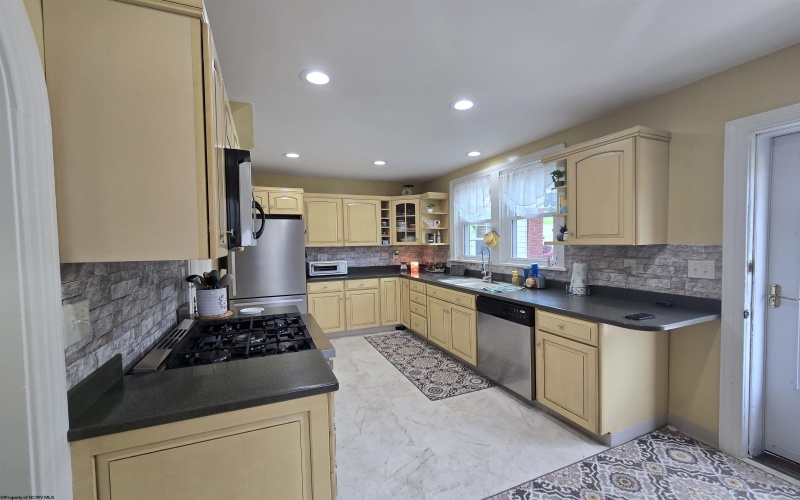 114 Pike Street, Grafton, West Virginia 26354, 2 Bedrooms Bedrooms, 5 Rooms Rooms,1 BathroomBathrooms,Single Family Detached,For Sale,Pike,0,10165677