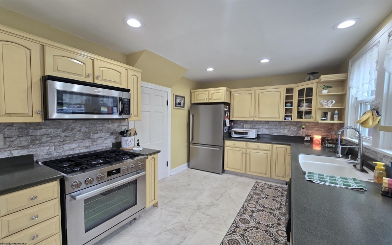 114 Pike Street, Grafton, West Virginia 26354, 2 Bedrooms Bedrooms, 5 Rooms Rooms,1 BathroomBathrooms,Single Family Detached,For Sale,Pike,0,10165677