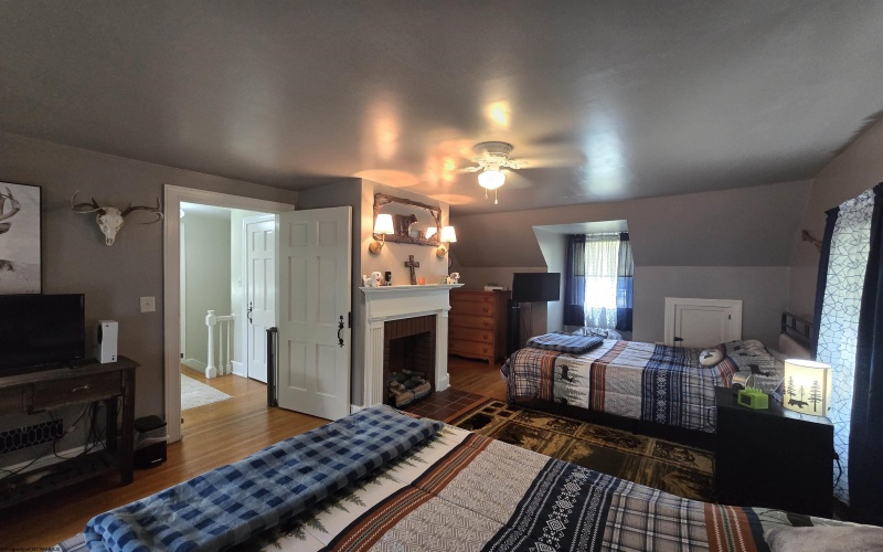114 Pike Street, Grafton, West Virginia 26354, 2 Bedrooms Bedrooms, 5 Rooms Rooms,1 BathroomBathrooms,Single Family Detached,For Sale,Pike,0,10165677