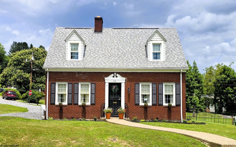 114 Pike Street, Grafton, West Virginia 26354, 2 Bedrooms Bedrooms, 5 Rooms Rooms,1 BathroomBathrooms,Single Family Detached,For Sale,Pike,0,10165677