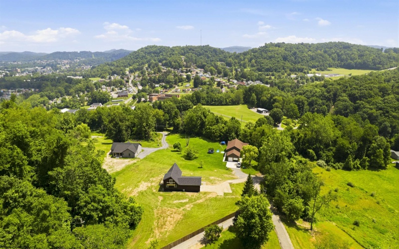 302 Taftarosa Drive, Clarksburg, West Virginia 26301, 4 Bedrooms Bedrooms, 15 Rooms Rooms,3 BathroomsBathrooms,Single Family Detached,For Sale,Taftarosa,0,10165676