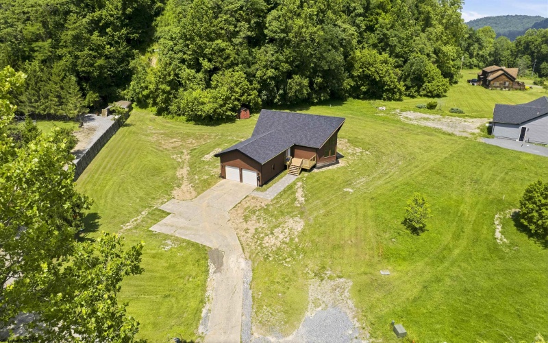 302 Taftarosa Drive, Clarksburg, West Virginia 26301, 4 Bedrooms Bedrooms, 15 Rooms Rooms,3 BathroomsBathrooms,Single Family Detached,For Sale,Taftarosa,0,10165676