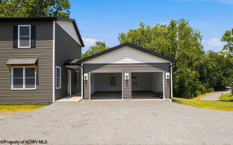 800 Country Club Road, Fairmont, West Virginia 26554, 5 Bedrooms Bedrooms, 8 Rooms Rooms,2 BathroomsBathrooms,Single Family Detached,For Sale,Country Club,0,10165675