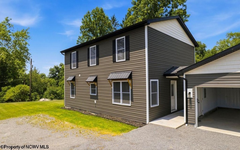 800 Country Club Road, Fairmont, West Virginia 26554, 5 Bedrooms Bedrooms, 8 Rooms Rooms,2 BathroomsBathrooms,Single Family Detached,For Sale,Country Club,0,10165675