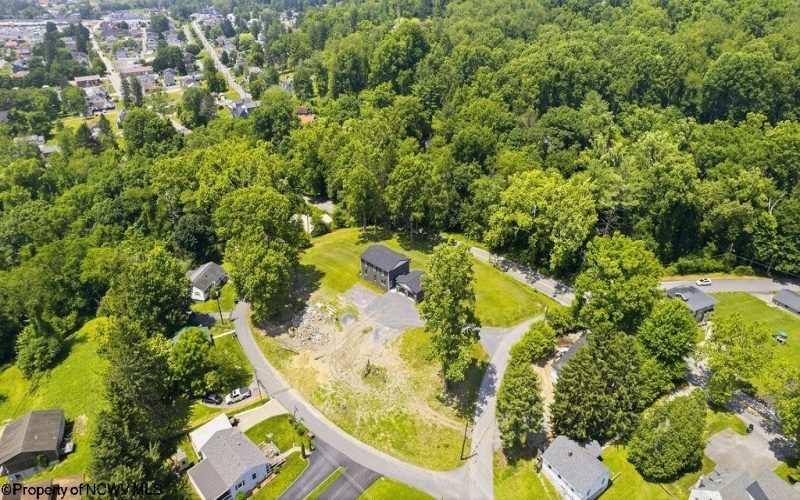 800 Country Club Road, Fairmont, West Virginia 26554, 5 Bedrooms Bedrooms, 8 Rooms Rooms,2 BathroomsBathrooms,Single Family Detached,For Sale,Country Club,0,10165675