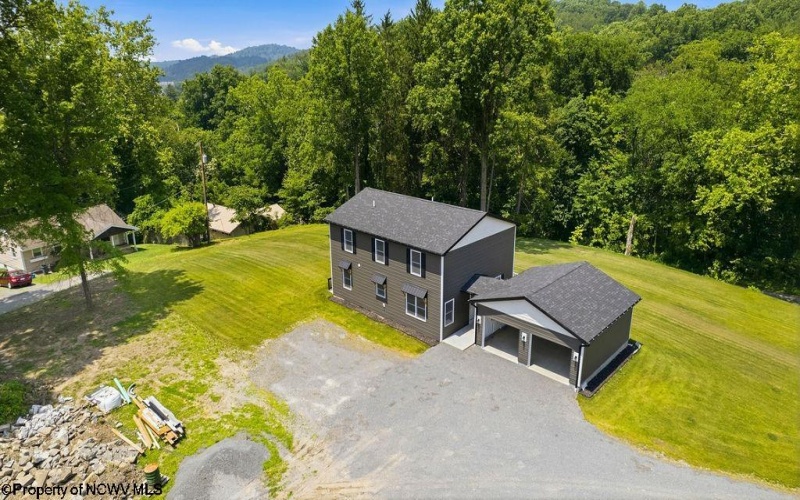 800 Country Club Road, Fairmont, West Virginia 26554, 5 Bedrooms Bedrooms, 8 Rooms Rooms,2 BathroomsBathrooms,Single Family Detached,For Sale,Country Club,0,10165675