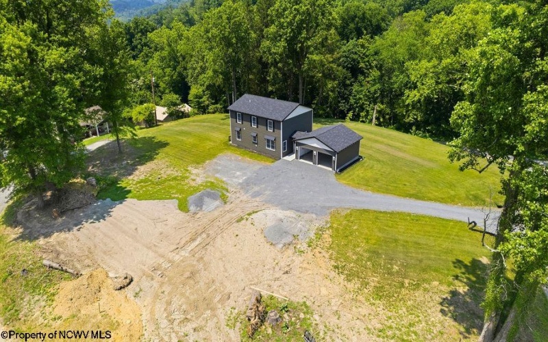 800 Country Club Road, Fairmont, West Virginia 26554, 5 Bedrooms Bedrooms, 8 Rooms Rooms,2 BathroomsBathrooms,Single Family Detached,For Sale,Country Club,0,10165675