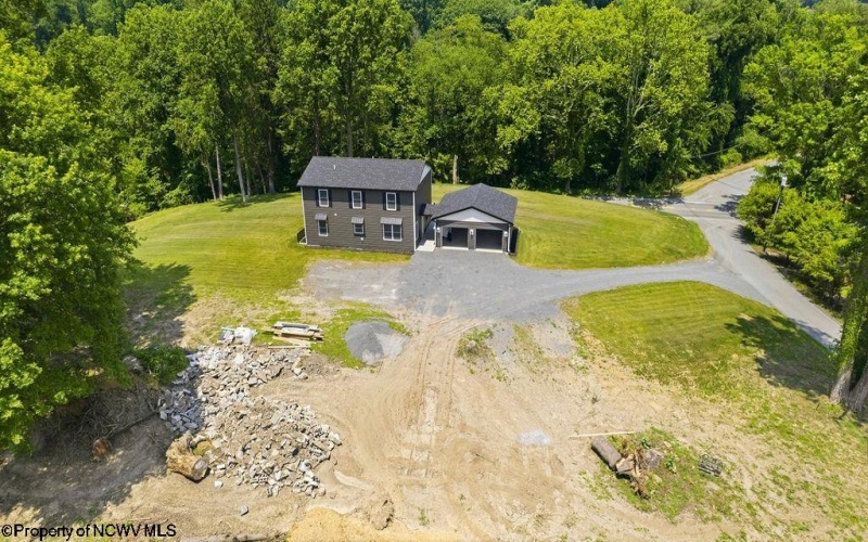 800 Country Club Road, Fairmont, West Virginia 26554, 5 Bedrooms Bedrooms, 8 Rooms Rooms,2 BathroomsBathrooms,Single Family Detached,For Sale,Country Club,0,10165675
