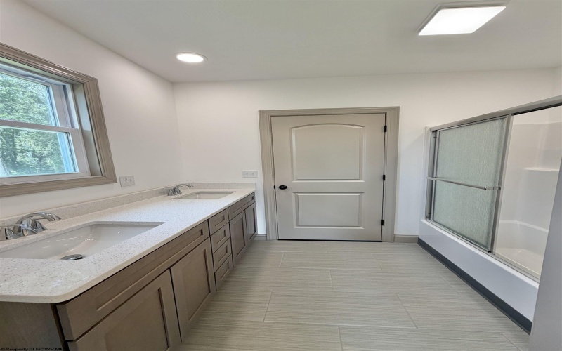 800 Country Club Road, Fairmont, West Virginia 26554, 5 Bedrooms Bedrooms, 8 Rooms Rooms,2 BathroomsBathrooms,Single Family Detached,For Sale,Country Club,0,10165675