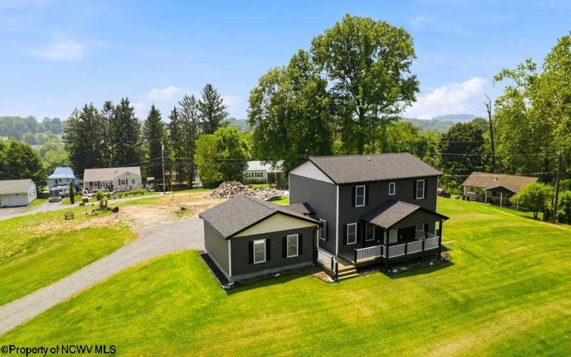 800 Country Club Road, Fairmont, West Virginia 26554, 5 Bedrooms Bedrooms, 8 Rooms Rooms,2 BathroomsBathrooms,Single Family Detached,For Sale,Country Club,0,10165675