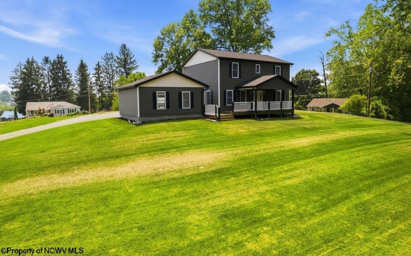 800 Country Club Road, Fairmont, West Virginia 26554, 5 Bedrooms Bedrooms, 8 Rooms Rooms,2 BathroomsBathrooms,Single Family Detached,For Sale,Country Club,0,10165675