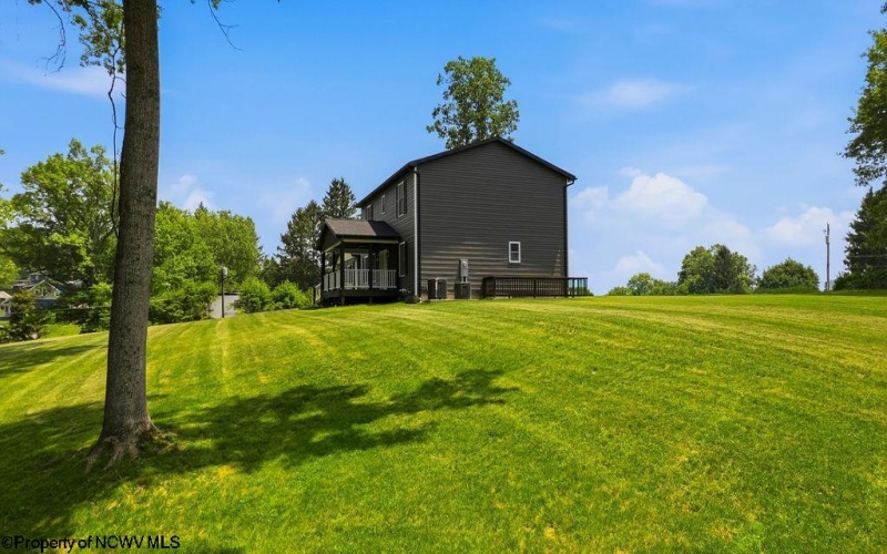 800 Country Club Road, Fairmont, West Virginia 26554, 5 Bedrooms Bedrooms, 8 Rooms Rooms,2 BathroomsBathrooms,Single Family Detached,For Sale,Country Club,0,10165675