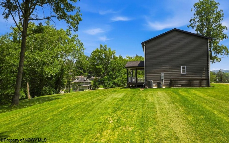 800 Country Club Road, Fairmont, West Virginia 26554, 5 Bedrooms Bedrooms, 8 Rooms Rooms,2 BathroomsBathrooms,Single Family Detached,For Sale,Country Club,0,10165675