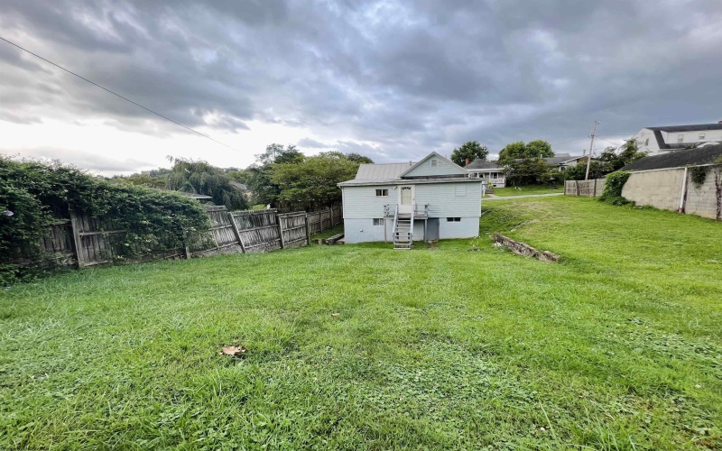 511 Pennsylvania Avenue, Nutter Fort, West Virginia 26301, 2 Bedrooms Bedrooms, 4 Rooms Rooms,1 BathroomBathrooms,Single Family Detached,For Sale,Pennsylvania,0,10165701