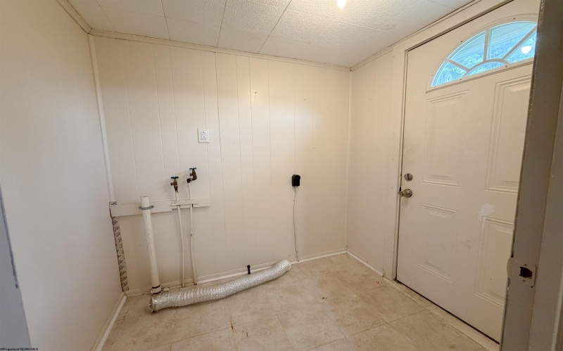 511 Pennsylvania Avenue, Nutter Fort, West Virginia 26301, 2 Bedrooms Bedrooms, 4 Rooms Rooms,1 BathroomBathrooms,Single Family Detached,For Sale,Pennsylvania,0,10165701