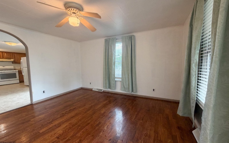 511 Pennsylvania Avenue, Nutter Fort, West Virginia 26301, 2 Bedrooms Bedrooms, 4 Rooms Rooms,1 BathroomBathrooms,Single Family Detached,For Sale,Pennsylvania,0,10165701