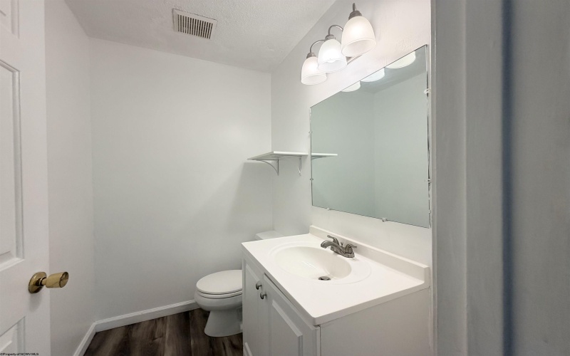 512 Worthington Drive, Bridgeport, West Virginia 26330, 2 Bedrooms Bedrooms, 4 Rooms Rooms,1 BathroomBathrooms,Single Family Attached,For Sale,Worthington,0,10165706