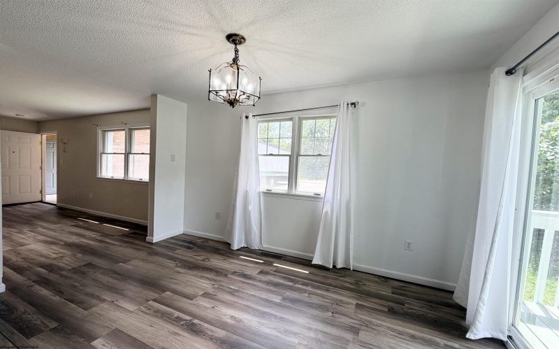 512 Worthington Drive, Bridgeport, West Virginia 26330, 2 Bedrooms Bedrooms, 4 Rooms Rooms,1 BathroomBathrooms,Single Family Attached,For Sale,Worthington,0,10165706