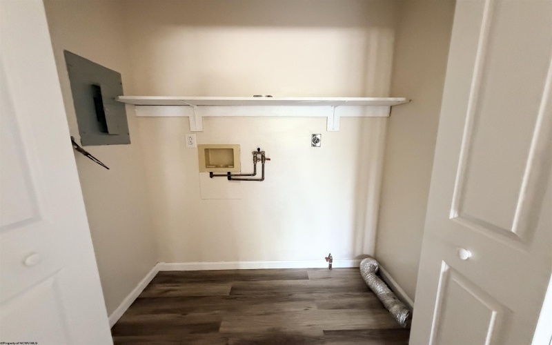 512 Worthington Drive, Bridgeport, West Virginia 26330, 2 Bedrooms Bedrooms, 4 Rooms Rooms,1 BathroomBathrooms,Single Family Attached,For Sale,Worthington,0,10165706
