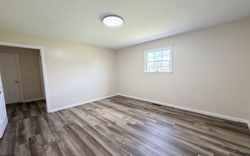 512 Worthington Drive, Bridgeport, West Virginia 26330, 2 Bedrooms Bedrooms, 4 Rooms Rooms,1 BathroomBathrooms,Single Family Attached,For Sale,Worthington,0,10165706