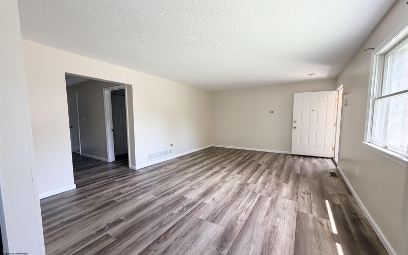 512 Worthington Drive, Bridgeport, West Virginia 26330, 2 Bedrooms Bedrooms, 4 Rooms Rooms,1 BathroomBathrooms,Single Family Attached,For Sale,Worthington,0,10165706