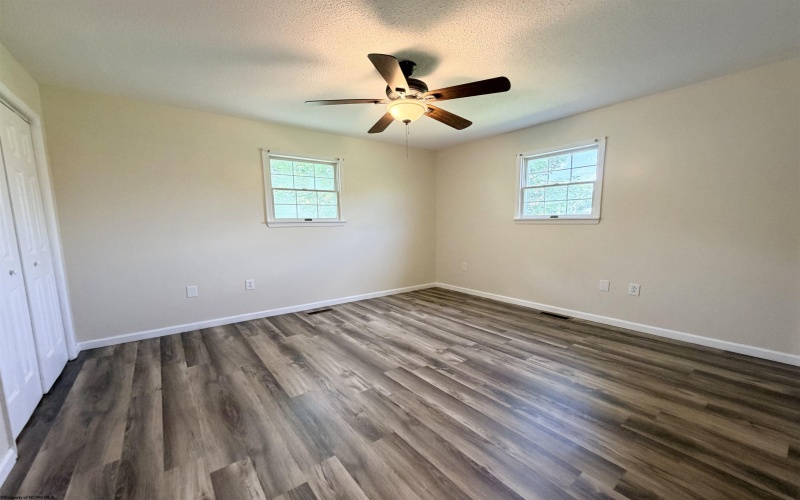 512 Worthington Drive, Bridgeport, West Virginia 26330, 2 Bedrooms Bedrooms, 4 Rooms Rooms,1 BathroomBathrooms,Single Family Attached,For Sale,Worthington,0,10165706