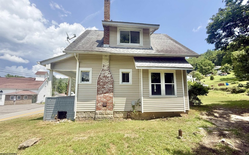 1095 PARKVIEW Road, Grafton, West Virginia 26354, 2 Bedrooms Bedrooms, 8 Rooms Rooms,1 BathroomBathrooms,Single Family Detached,For Sale,PARKVIEW,0,10165691