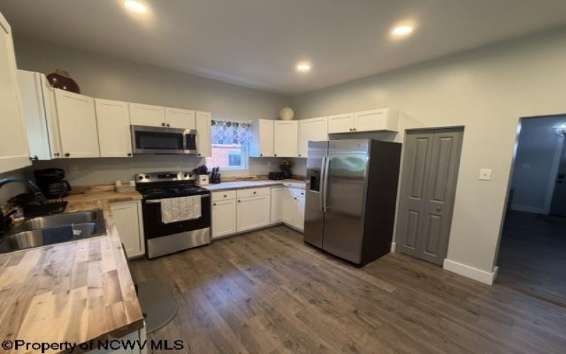 707 Gaston Avenue, Fairmont, West Virginia 26554, 4 Bedrooms Bedrooms, 7 Rooms Rooms,2 BathroomsBathrooms,Single Family Detached,For Sale,Gaston,0,10165683