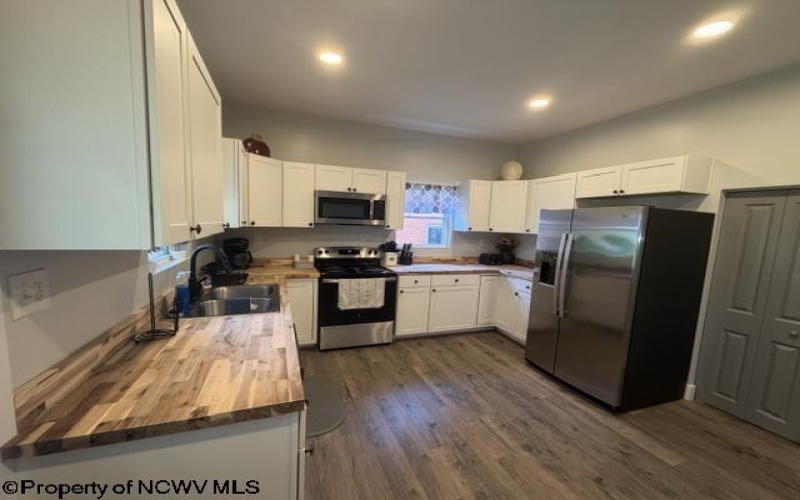 707 Gaston Avenue, Fairmont, West Virginia 26554, 4 Bedrooms Bedrooms, 7 Rooms Rooms,2 BathroomsBathrooms,Single Family Detached,For Sale,Gaston,0,10165683