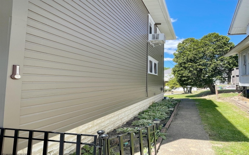 134 Ridenour Street, Clarksburg, West Virginia 26301, 3 Bedrooms Bedrooms, 6 Rooms Rooms,1 BathroomBathrooms,Single Family Detached,For Sale,Ridenour,0,10165680