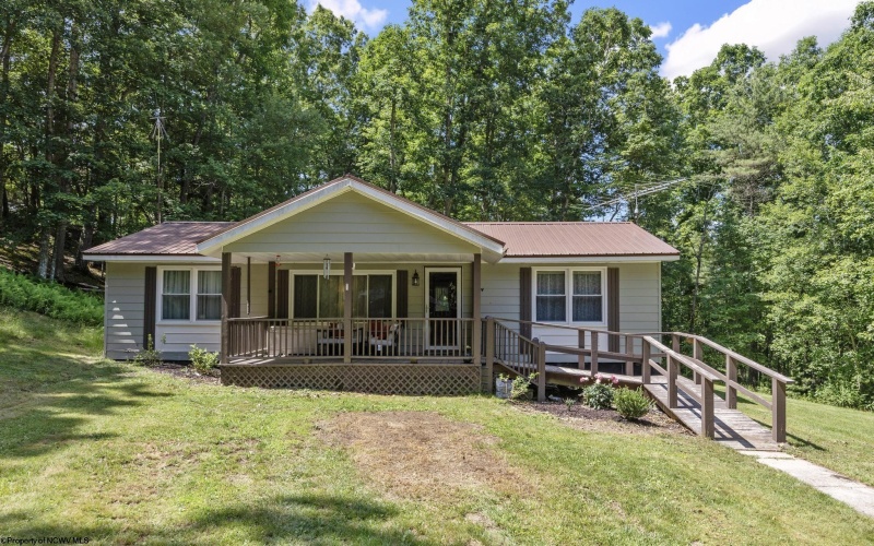 589 Warrior Way, Dunmore, West Virginia 24934, 3 Bedrooms Bedrooms, 6 Rooms Rooms,2 BathroomsBathrooms,Single Family Detached,For Sale,Warrior,0,10165687