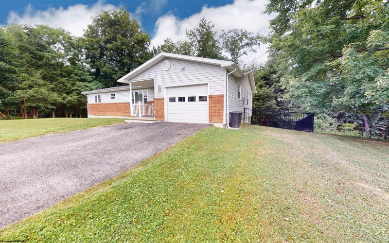 147 ROSEWOOD Avenue, Fairmont, West Virginia 26554, 3 Bedrooms Bedrooms, 7 Rooms Rooms,1 BathroomBathrooms,Single Family Detached,For Sale,ROSEWOOD,0,10165681