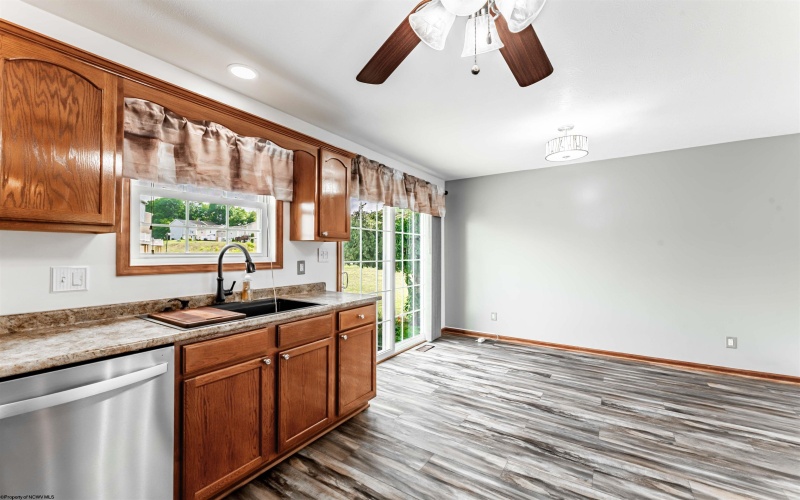 15 Par Lane, Maidsville, West Virginia 26541, 3 Bedrooms Bedrooms, 6 Rooms Rooms,2 BathroomsBathrooms,Single Family Detached,For Sale,Par,0,10165694