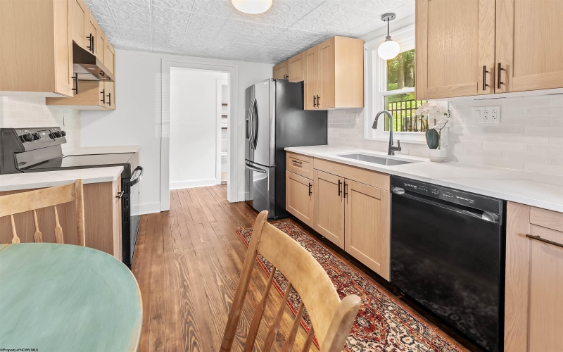 16 Davis Heights Road, Maidsville, West Virginia 26541, 2 Bedrooms Bedrooms, 5 Rooms Rooms,1 BathroomBathrooms,Single Family Detached,For Sale,Davis Heights,0,10165686