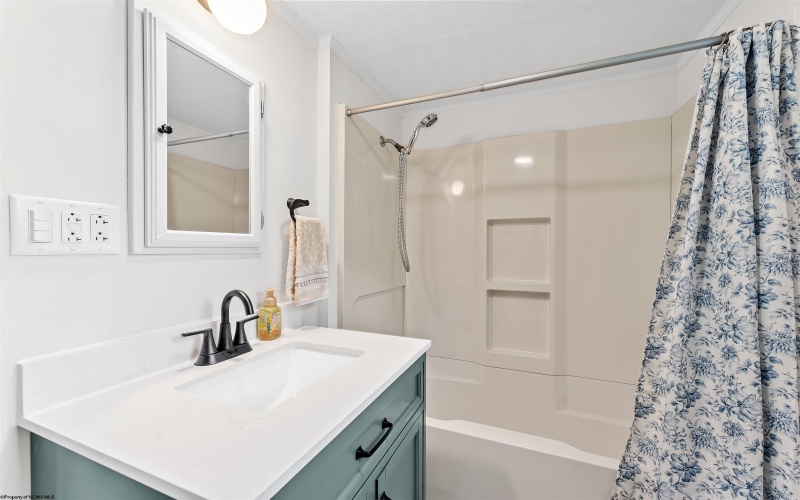 16 Davis Heights Road, Maidsville, West Virginia 26541, 2 Bedrooms Bedrooms, 5 Rooms Rooms,1 BathroomBathrooms,Single Family Detached,For Sale,Davis Heights,0,10165686