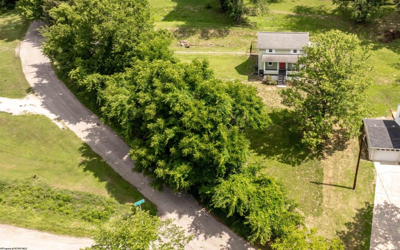16 Davis Heights Road, Maidsville, West Virginia 26541, 2 Bedrooms Bedrooms, 5 Rooms Rooms,1 BathroomBathrooms,Single Family Detached,For Sale,Davis Heights,0,10165686
