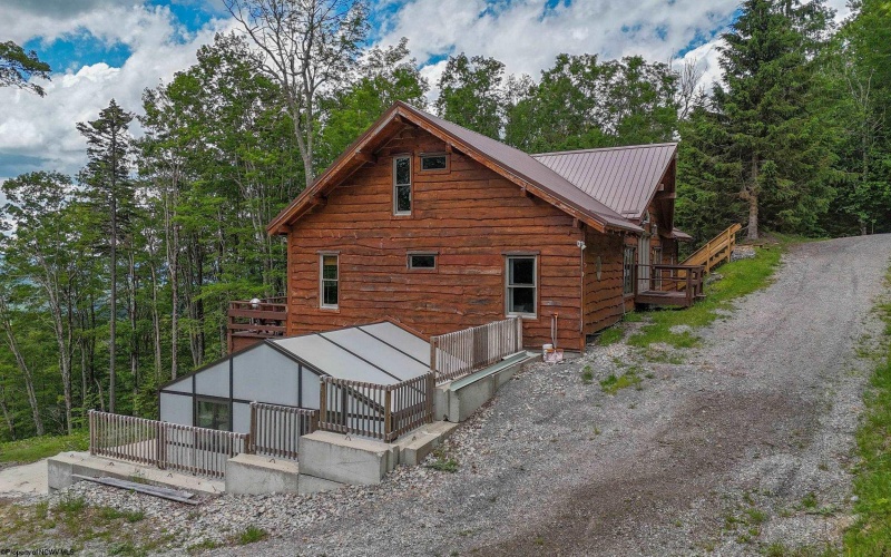 945 West Ridge Road, Slaty Fork, West Virginia 26209, 8 Bedrooms Bedrooms, 12 Rooms Rooms,6 BathroomsBathrooms,Single Family Detached,For Sale,West Ridge,0,10165712