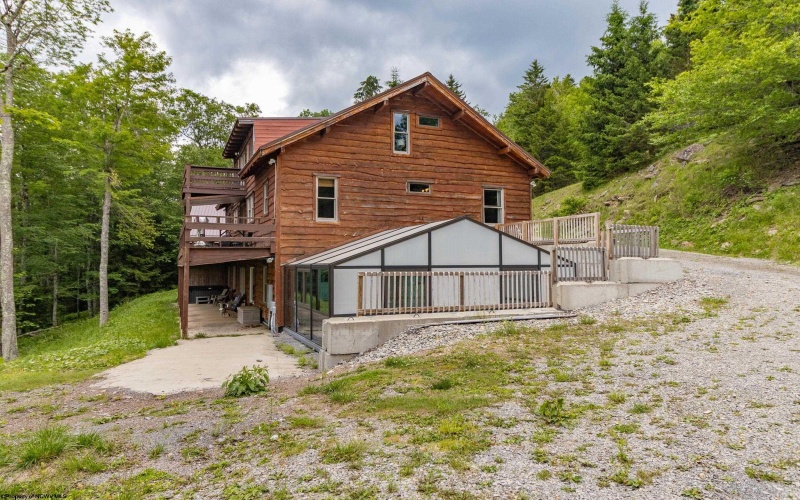 945 West Ridge Road, Slaty Fork, West Virginia 26209, 8 Bedrooms Bedrooms, 12 Rooms Rooms,6 BathroomsBathrooms,Single Family Detached,For Sale,West Ridge,0,10165712