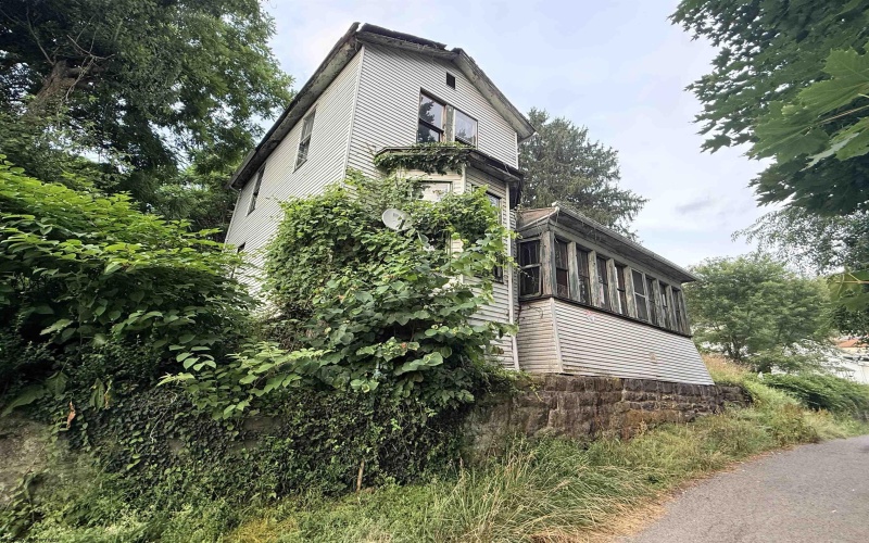 113 Long Street, Grafton, West Virginia 26354, 2 Bedrooms Bedrooms, 6 Rooms Rooms,1 BathroomBathrooms,Single Family Detached,For Sale,Long,0,10165711 113 Long Street, Grafton, West Virginia 26354, 2 Bedrooms Bedrooms, 6 Rooms Rooms,1 BathroomBathrooms,Single Family Detached,For Sale,Long,0,10165711