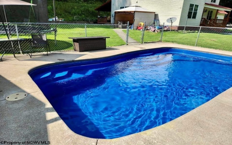 23 Whispering Willow Drive, Montrose, West Virginia 26283, 5 Bedrooms Bedrooms, 11 Rooms Rooms,3 BathroomsBathrooms,Single Family Detached,For Sale,Whispering Willow,0,10165731