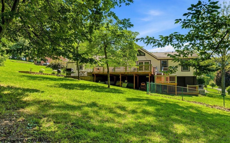83 Oakridge Drive, Mount Clare, West Virginia 26408, 3 Bedrooms Bedrooms, 7 Rooms Rooms,2 BathroomsBathrooms,Single Family Detached,For Sale,Oakridge,0,10165724