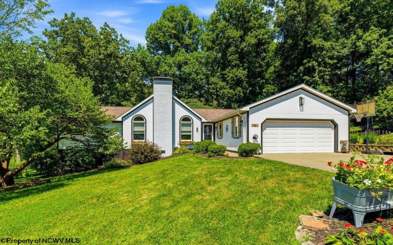 83 Oakridge Drive, Mount Clare, West Virginia 26408, 3 Bedrooms Bedrooms, 7 Rooms Rooms,2 BathroomsBathrooms,Single Family Detached,For Sale,Oakridge,0,10165724