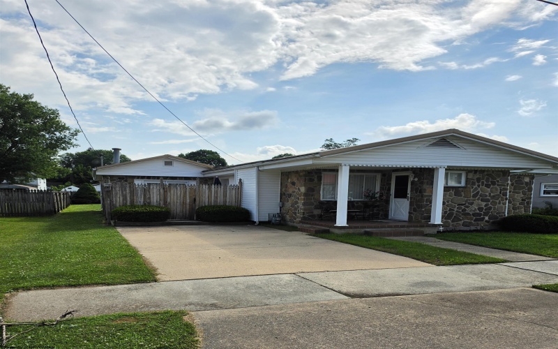 112 Sixteenth Street, Elkins, West Virginia 26241, 2 Bedrooms Bedrooms, 11 Rooms Rooms,3 BathroomsBathrooms,Single Family Detached,For Sale,Sixteenth,0,10165756