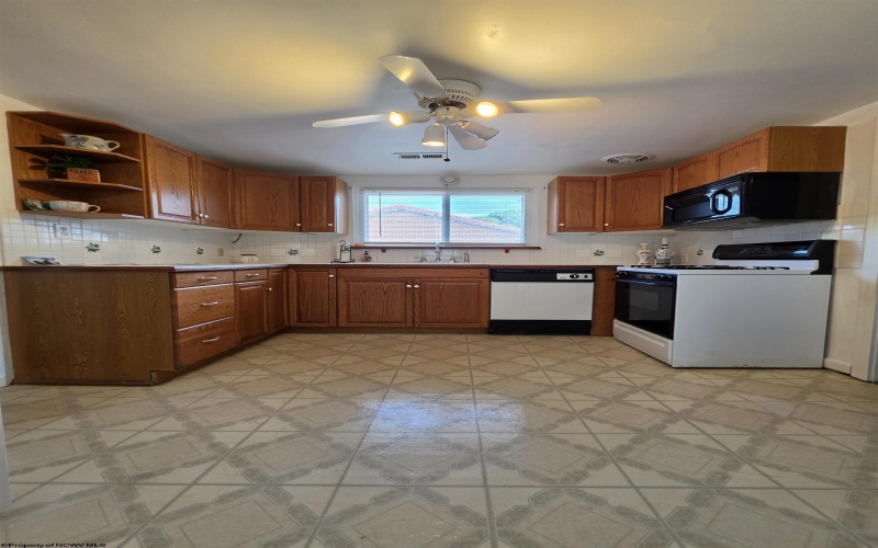 112 Sixteenth Street, Elkins, West Virginia 26241, 2 Bedrooms Bedrooms, 11 Rooms Rooms,3 BathroomsBathrooms,Single Family Detached,For Sale,Sixteenth,0,10165756