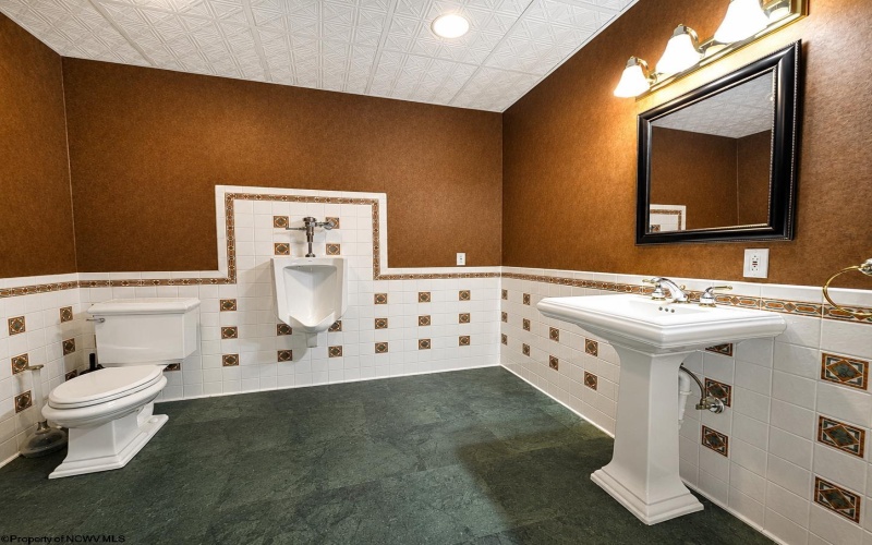 102 Hunters Ridge Road, Wheeling, West Virginia 26003, 4 Bedrooms Bedrooms, 14 Rooms Rooms,3 BathroomsBathrooms,Single Family Detached,For Sale,Hunters Ridge,0,10165755