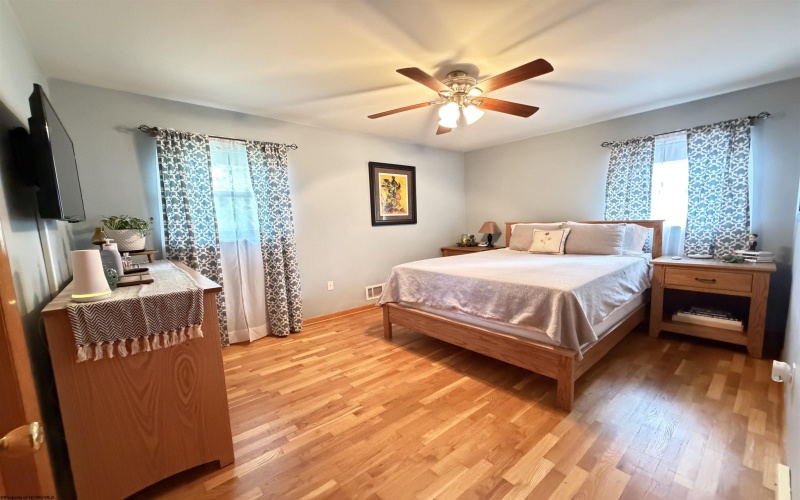 205 Paula Boulevard, Clarksburg, West Virginia 26301, 3 Bedrooms Bedrooms, 6 Rooms Rooms,2 BathroomsBathrooms,Single Family Detached,For Sale,Paula,0,10165743