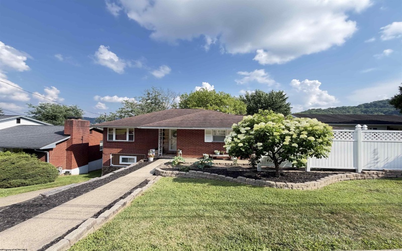 205 Paula Boulevard, Clarksburg, West Virginia 26301, 3 Bedrooms Bedrooms, 6 Rooms Rooms,2 BathroomsBathrooms,Single Family Detached,For Sale,Paula,0,10165743