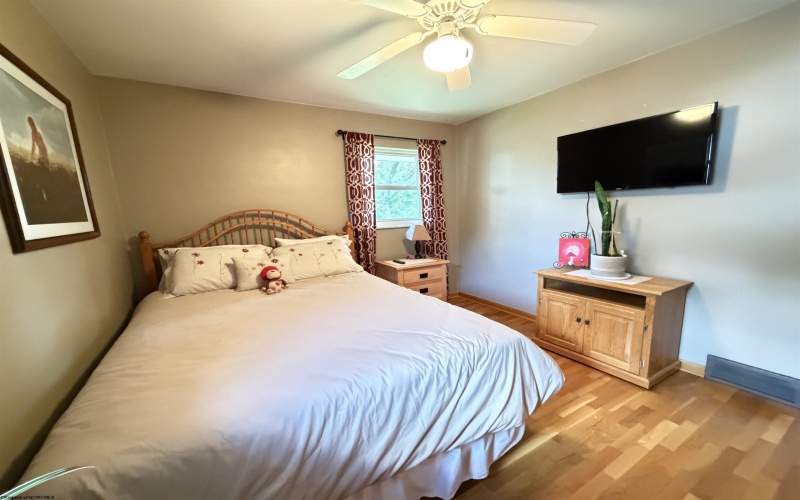 205 Paula Boulevard, Clarksburg, West Virginia 26301, 3 Bedrooms Bedrooms, 6 Rooms Rooms,2 BathroomsBathrooms,Single Family Detached,For Sale,Paula,0,10165743
